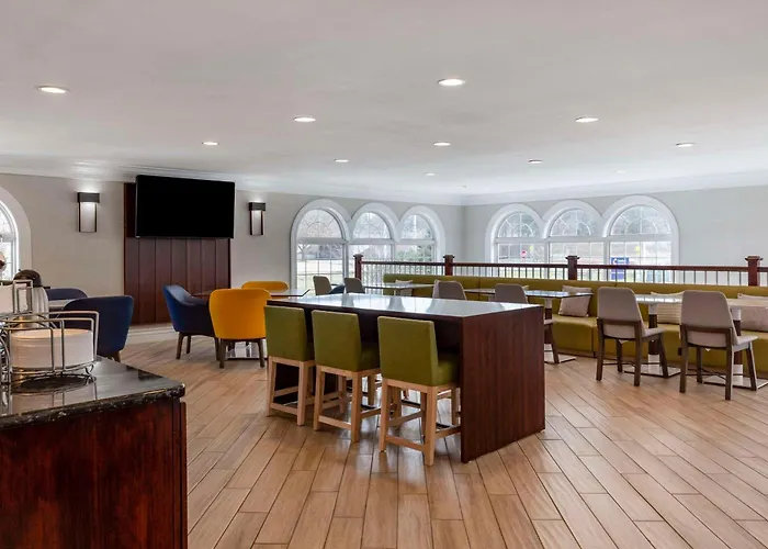 Comfort Inn & Suites East Greenbush - Albany