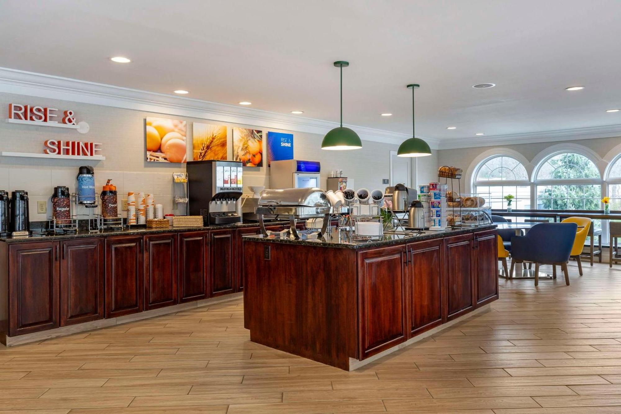 Comfort & - Albany Hotel East Greenbush