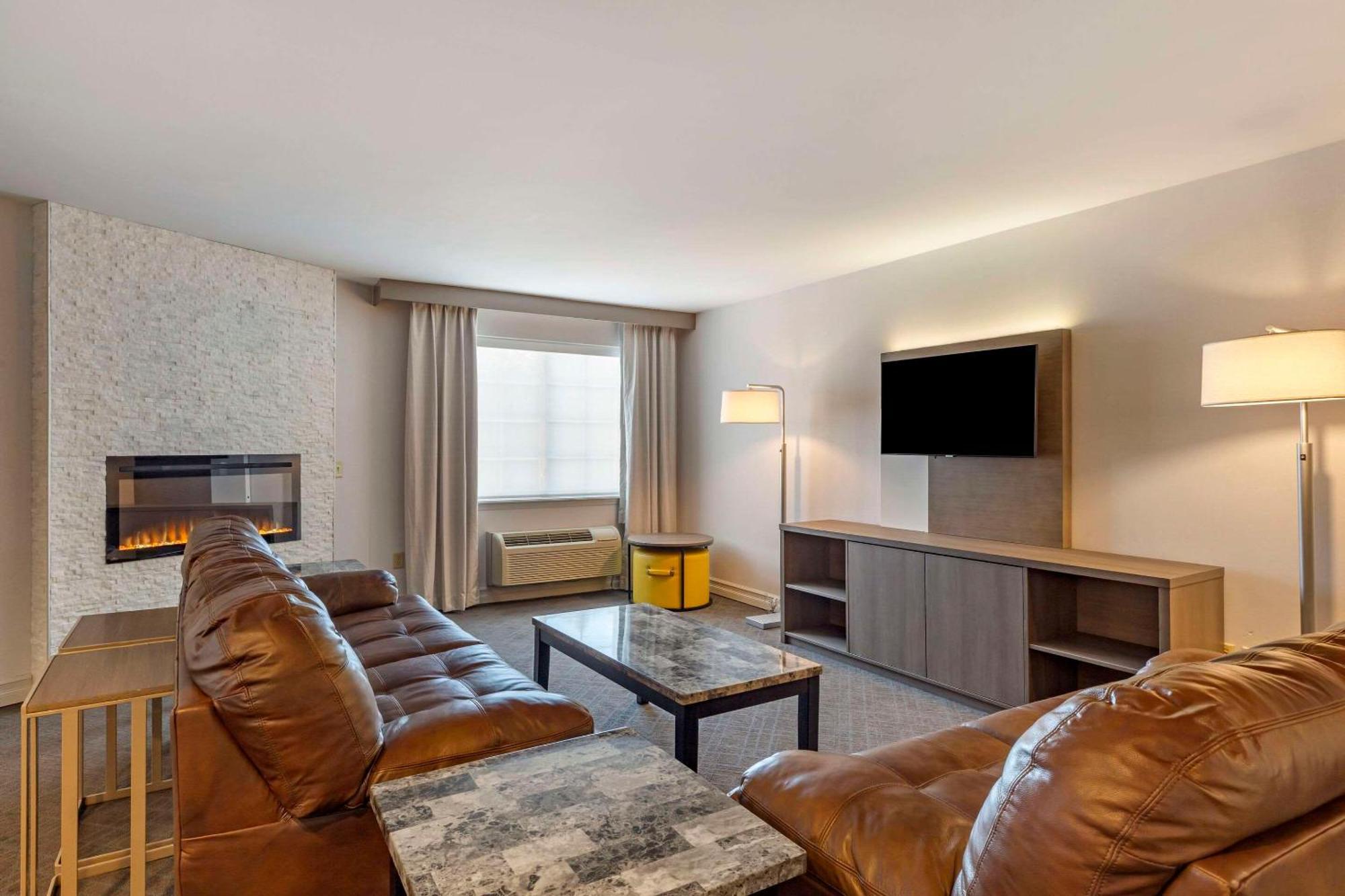 Hotel Comfort & - Albany 3*